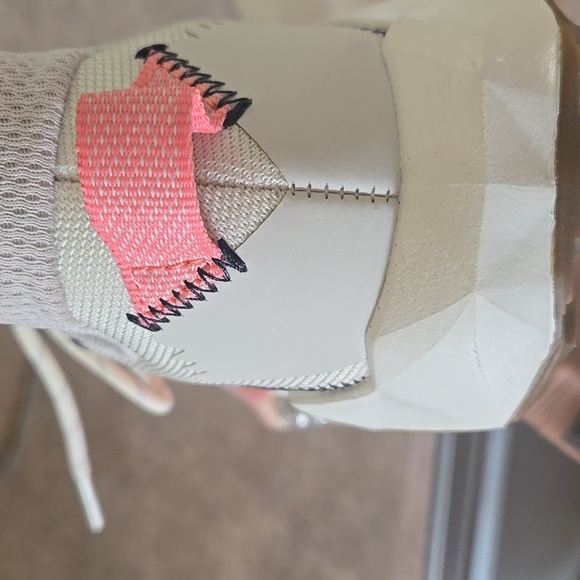 New Balance Cream/Coral Nitrel Trail/Running Sneakers - Picture 5 of 11